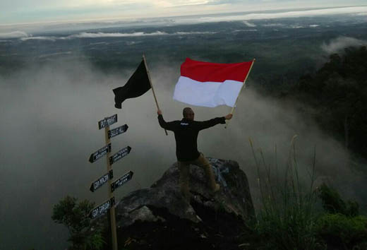 Puncak Batu Hayland