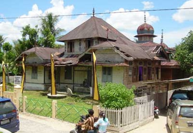 Masjid Tua Kunto Darussalam